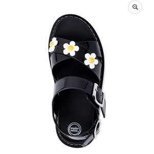 Daisy platform sandals